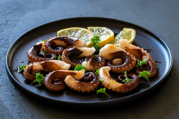 Grilled octopus with lemon and parsley