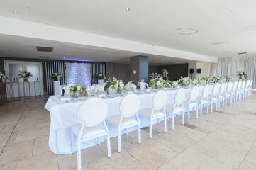 white dinner table setup for a gala dinner.