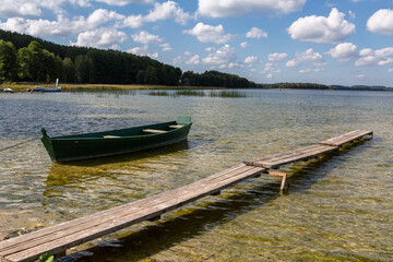 Obraz premium Boats and boat moorings on the lake
