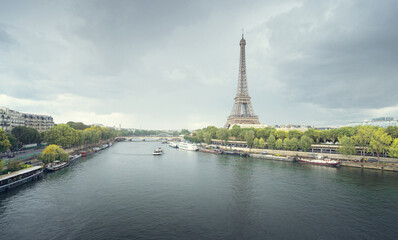 Fototapeta na wymiar Eiffel tower in Paris. France