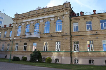 Fototapeta na wymiar vintage college building in city of Mogilev