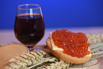Sandwich with red caviar and whiskey
