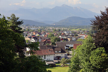 Fototapeta premium Blick in das Rheintal auf die Basilika von Rankweil