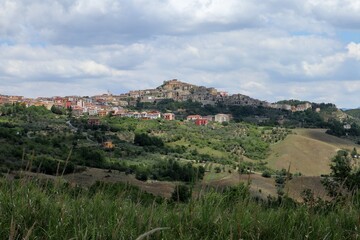 Fototapeta na wymiar Calitri - Panorama del borgo da sud-ovest
