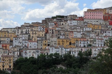 Fototapeta na wymiar Calitri - Panorama del borgo