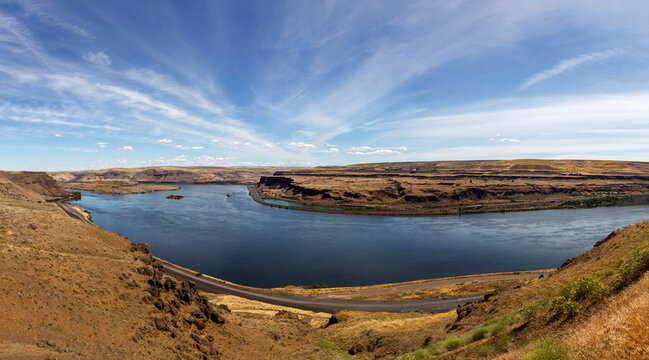 A Bend in the Columbia River Along the border of Oregon and Washington