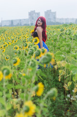 free girl walks in the field.