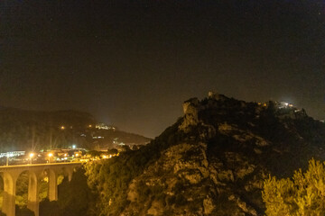 Eze et son viaduc la nuit