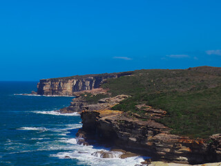 Fototapeta na wymiar Rock cliffs in Sydney Australia national park blue skies and oceans 