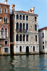 Fototapeta na wymiar Venezia.. Palazzo Dario sul Canal Grande.
