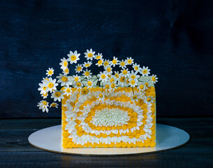 Square fondant cake with gentle daisies