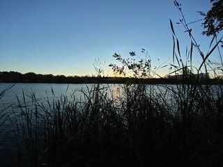 Obraz premium sunset on the lake