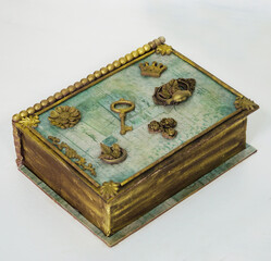 Best and most original vintage style book cake