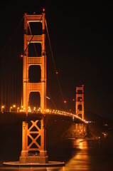 Night photo of golden gate bridge in san francisco - obrazy, fototapety, plakaty