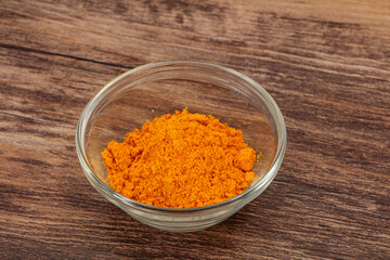 Tumeric powder in the bowl