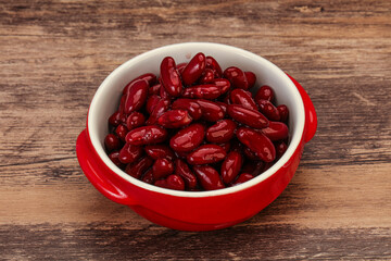 Red baked kidney in the bowl