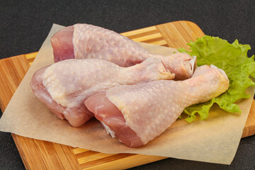 Raw chicken drumsticks for cooking