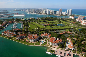 Obraz premium Aerial shot of Miami showing South Beach area, Florida, USA