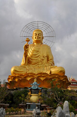 golden buddha statue in vietnam