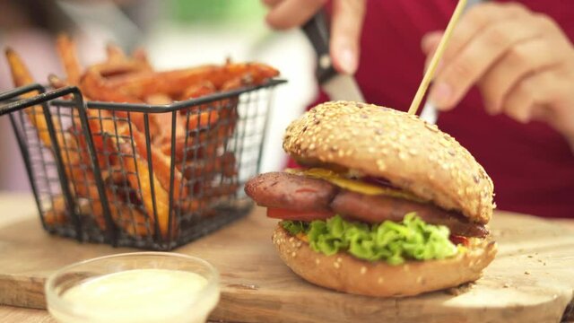 Burger im Restaurant im Freien 02