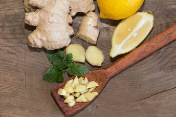 Obraz na płótnie Canvas composition of ginger lemon honey and fresh mint