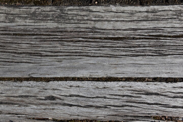 枕木に使われた古い木材	