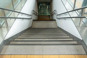 日本の駅で撮影した階段の写真