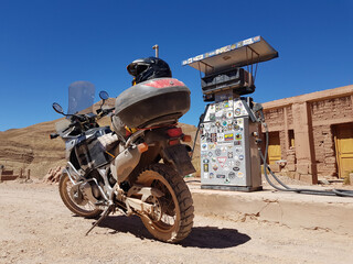 Obraz premium refueling gas at Susques gas station. Headed to Jujuy