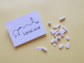 Structural chemical formula of alfa lipoic acid molecule with pills. Lipoic acid (ALA, Thioctic...