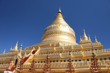 Naklejka premium Shwezigon Pagoda in Bagan, Myanmar