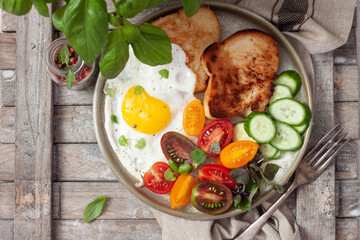 Fried eggs with vegetables and toast bread