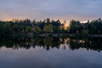 Fototapeta na wymiar sunset on the lake in the forest