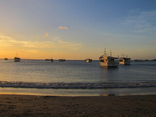 The warm sunset during the summer days becomes a spectacle of colors and sensations on the beaches of the Caribbean while we enjoy it and renew our vital energy
