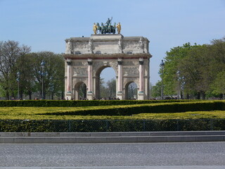 Fototapeta na wymiar triumphal arch in paris sightseeing summer