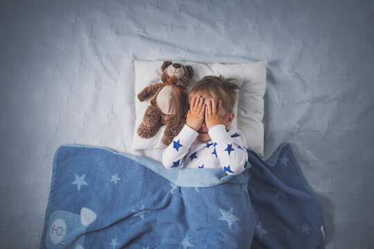 Three years old child crying in bed