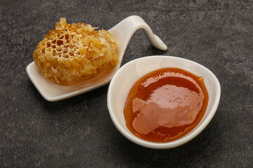 Natural honey in the bowl