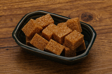 Cane sugar cubs in the bowl