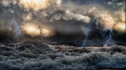 Zelfklevend Fotobehang Silhouet van een oud zeilschip in stormachtige zee met bliksemschichten en verbazingwekkende golven en dramatische lucht. Collage in de stijl van een zeeschilder, zoals Aivazovsky. © elen31