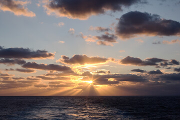 Obraz na płótnie Canvas dramatic clouds sea sunset with sunrays