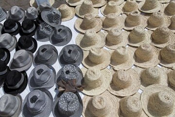 many different hats are lying on the ground