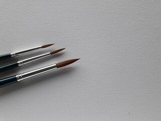 White drawing paper And a black-green handle paintbrush for drawing