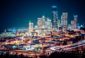 Fototapeta premium seattle city skyline with traffic lights at night. -seattle,washington,usa.