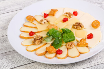 Fototapeta na wymiar Cheese plate with nuts