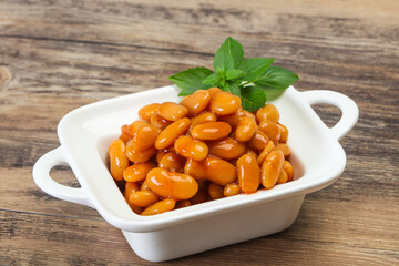 White beans with tomato sauce
