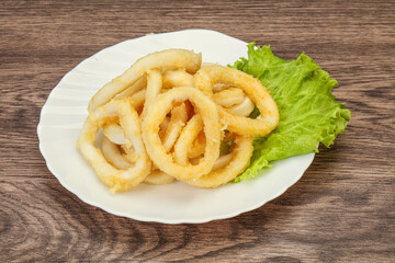 Roasted squid rings with salad