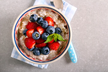 Porridge with fruit topping