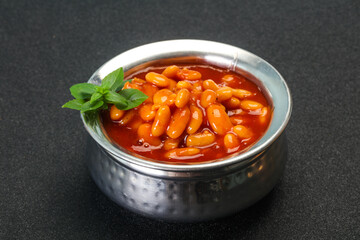 White beans with tomato sauce