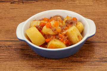 Roasted potato and beef with sauce