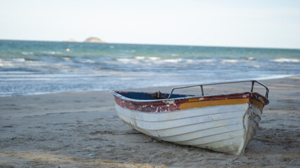 Naklejka premium old boat on the beach