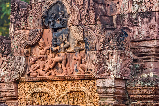 fight between Valin and Surgriva, western fronton of western gopura